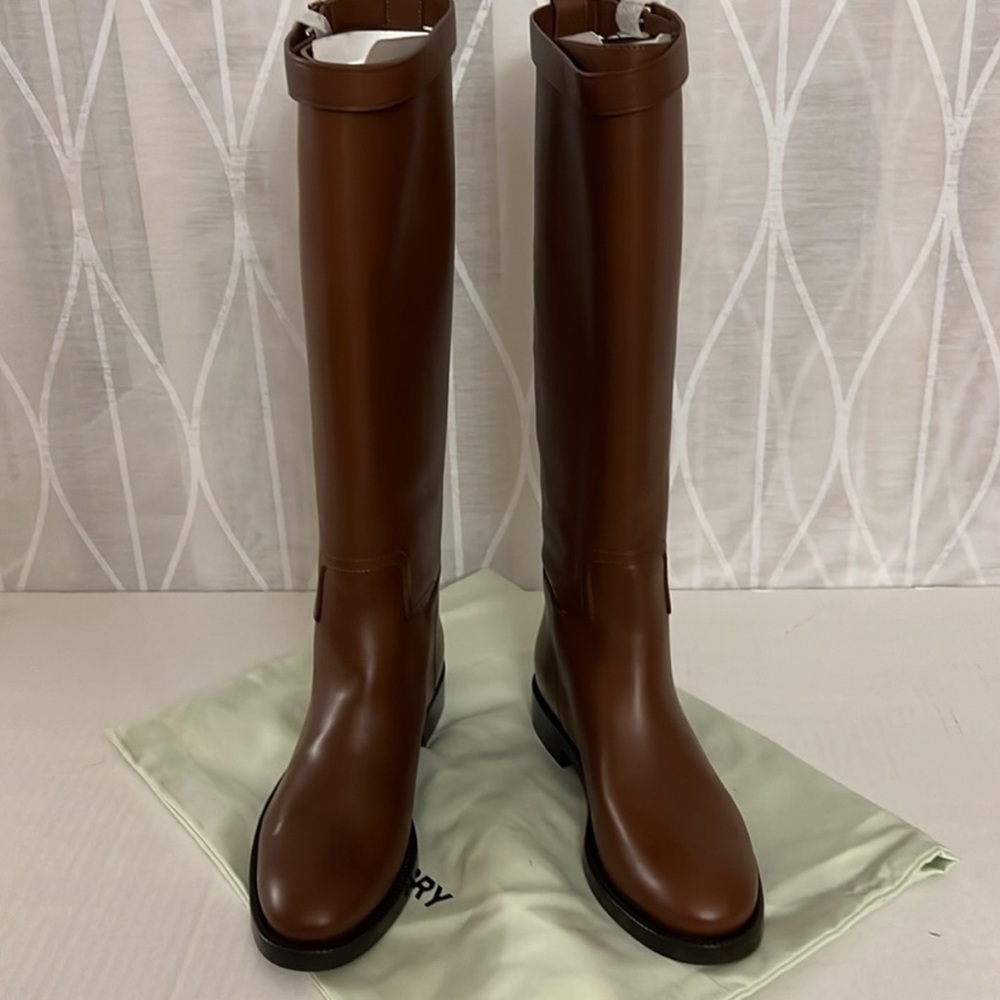 100% Authentic Burberry leather boots 38.5